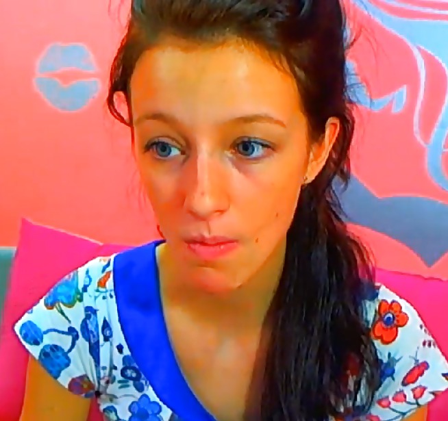 Jeune brune fraiche a souiller #18716355