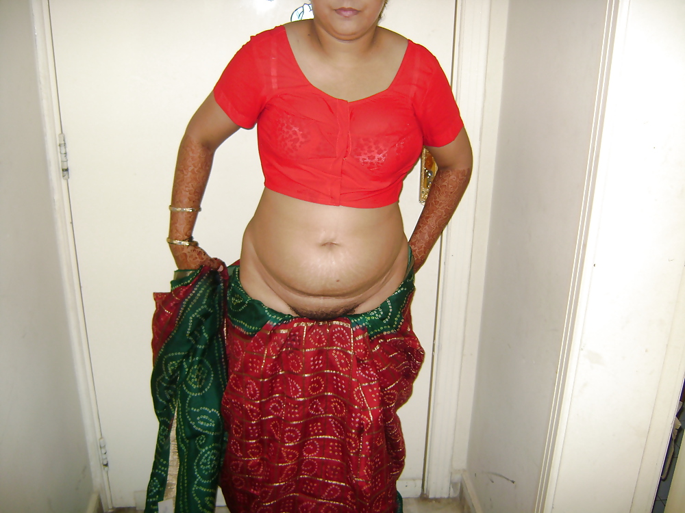 Indian aunty saree striping 4