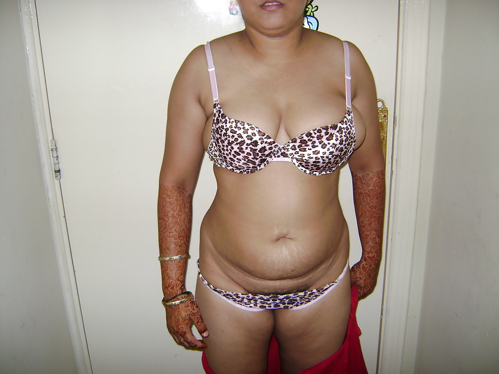 Indian aunty saree striping 4 #2874250