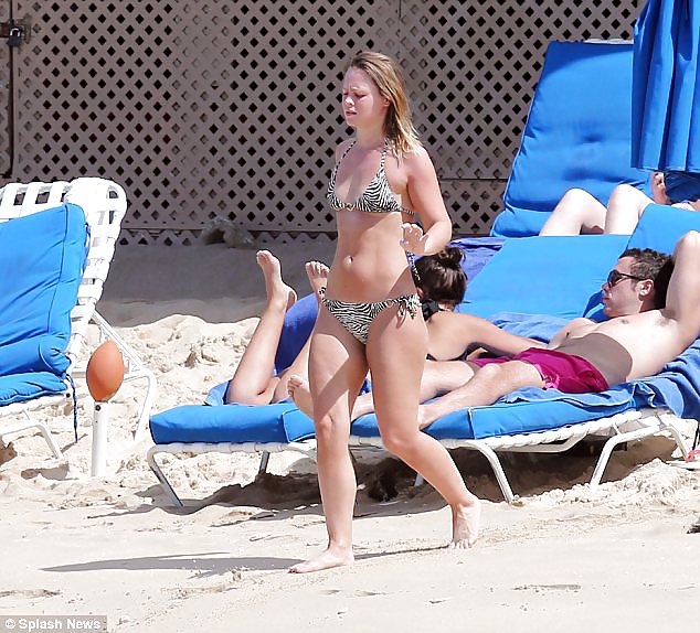Kimberley walsh - usando bikini en una playa barbados 
 #13890721