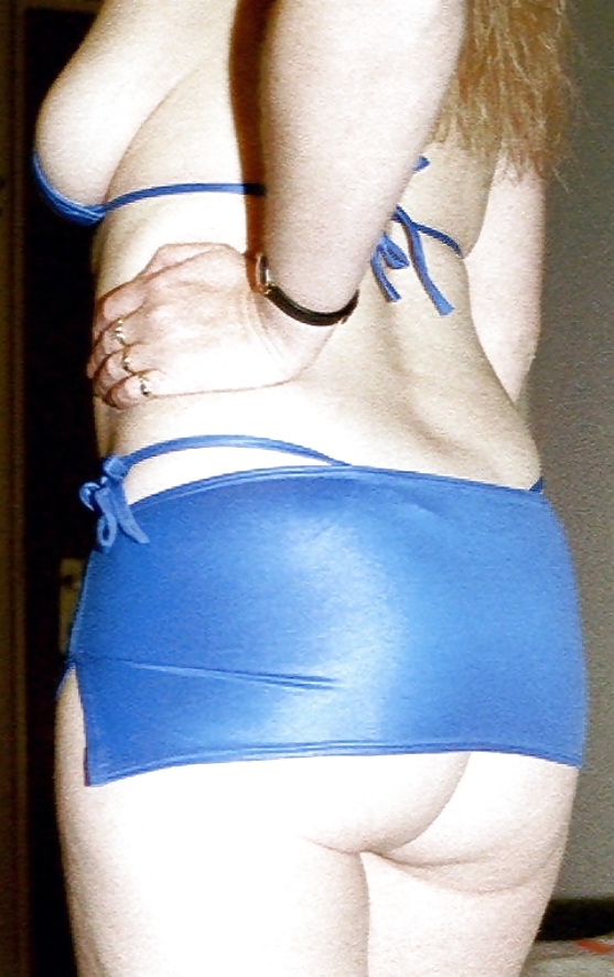 Sag - corpo caldo di babe in un sexy bikini blu & minigonna 05
 #15113717