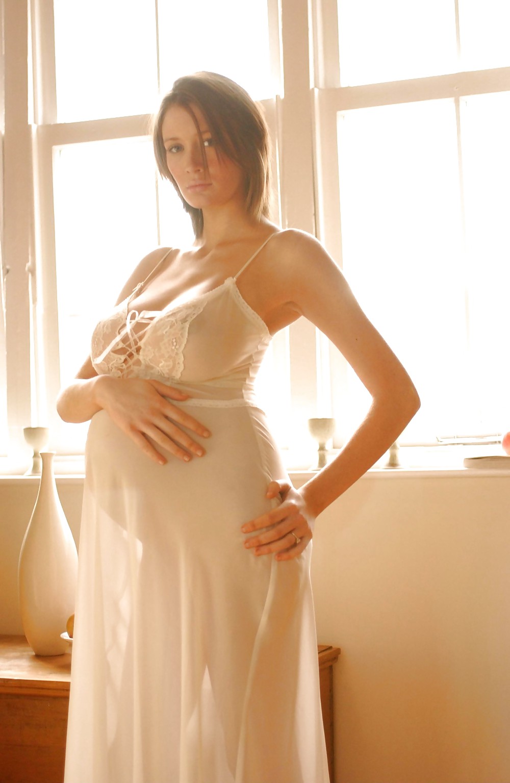 ミルクのような乳房を持つ妊娠中の女性
 #7460164