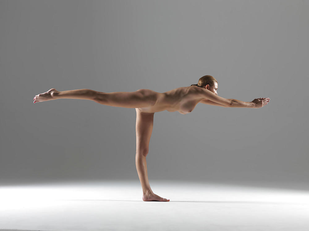 Yoga desnudo
 #17364647