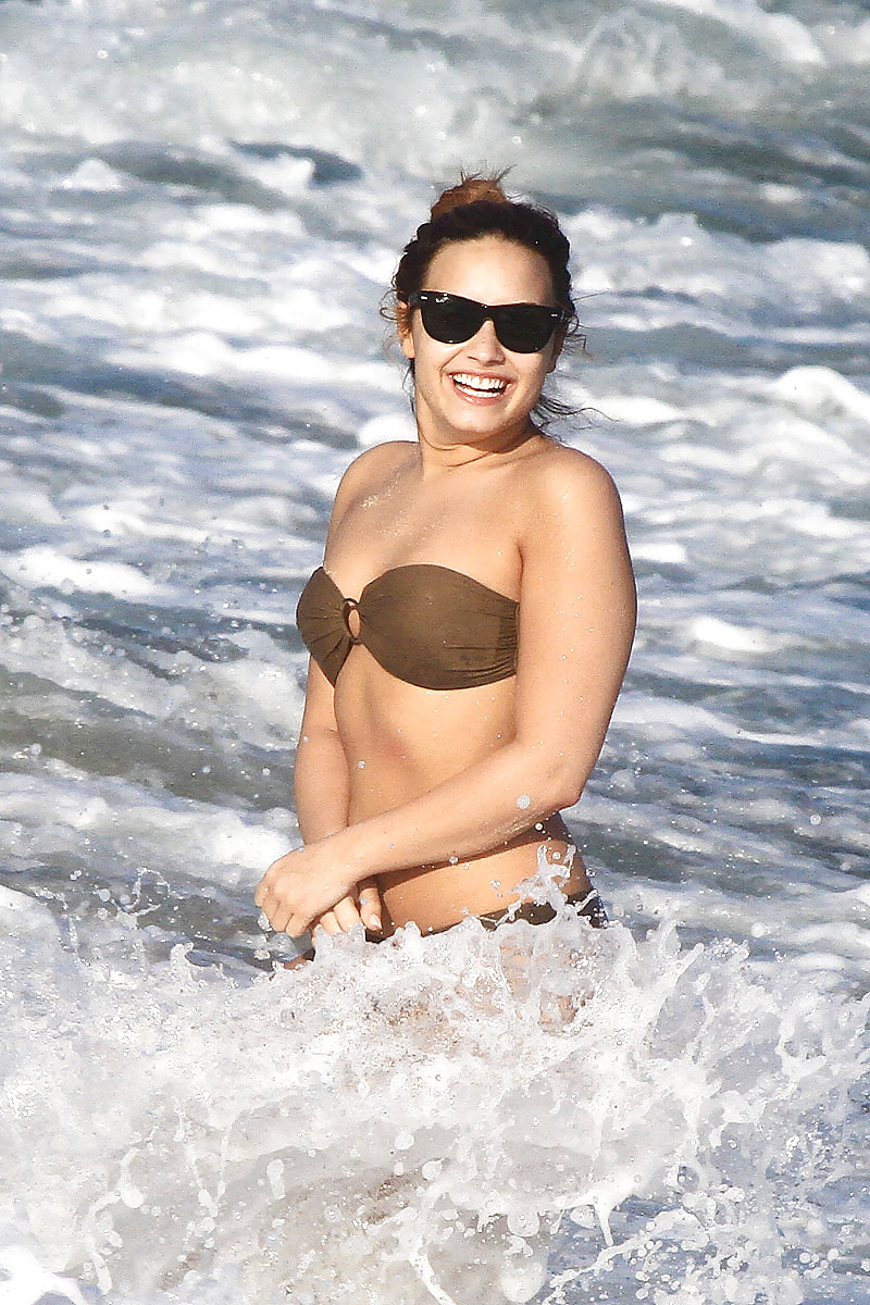 Demi Lovato - Sexy NEW Bikini Pictures #11125982