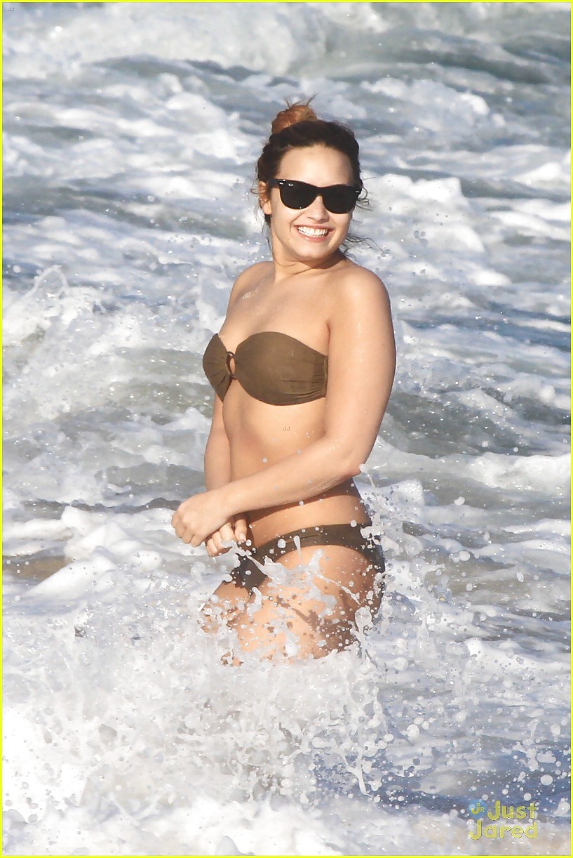 Demi Lovato - Sexy NEW Bikini Pictures #11126035