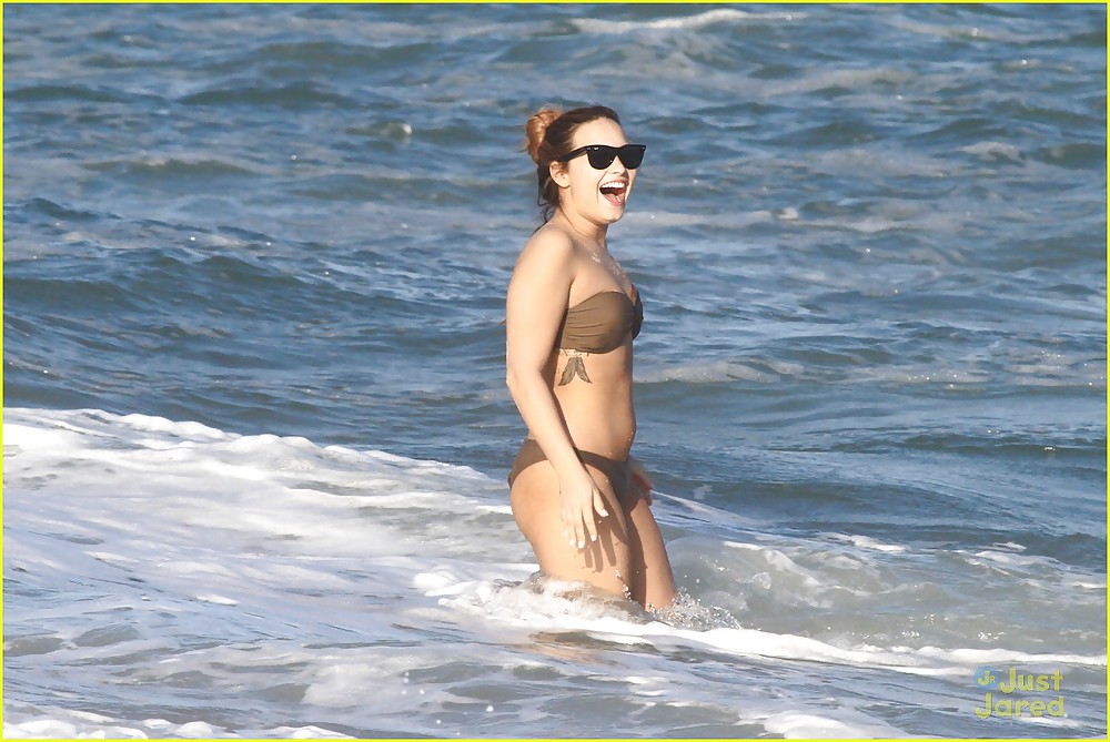 Demi Lovato - Sexy NEW Bikini Pictures #11126048