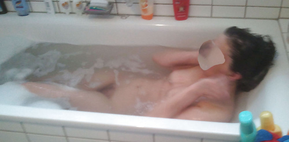 Hairy amateur gf caught bathing in bathtube hidden voyeur #19094047