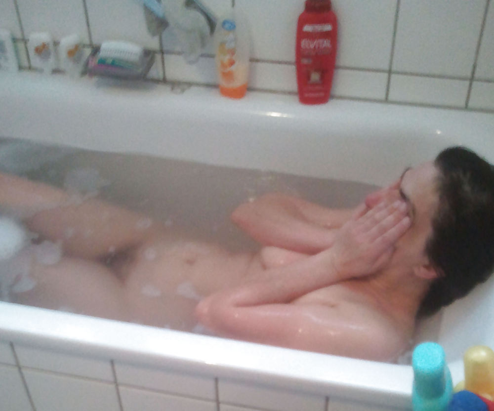 Hairy amateur gf caught bathing in bathtube hidden voyeur #19094083