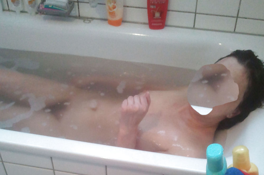 Hairy amateur gf caught bathing in bathtube hidden voyeur #19094099