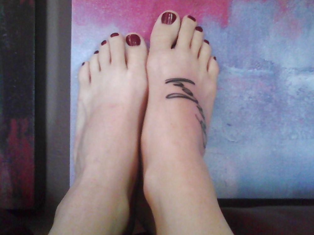 Mis pies fotos para los chicos que aman los pies :)
 #2645276