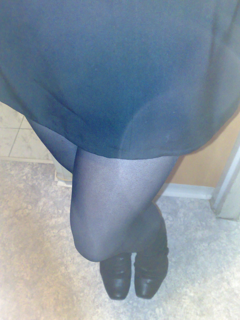 Black ph, pink thongs, black dress & black saloon heels #135334