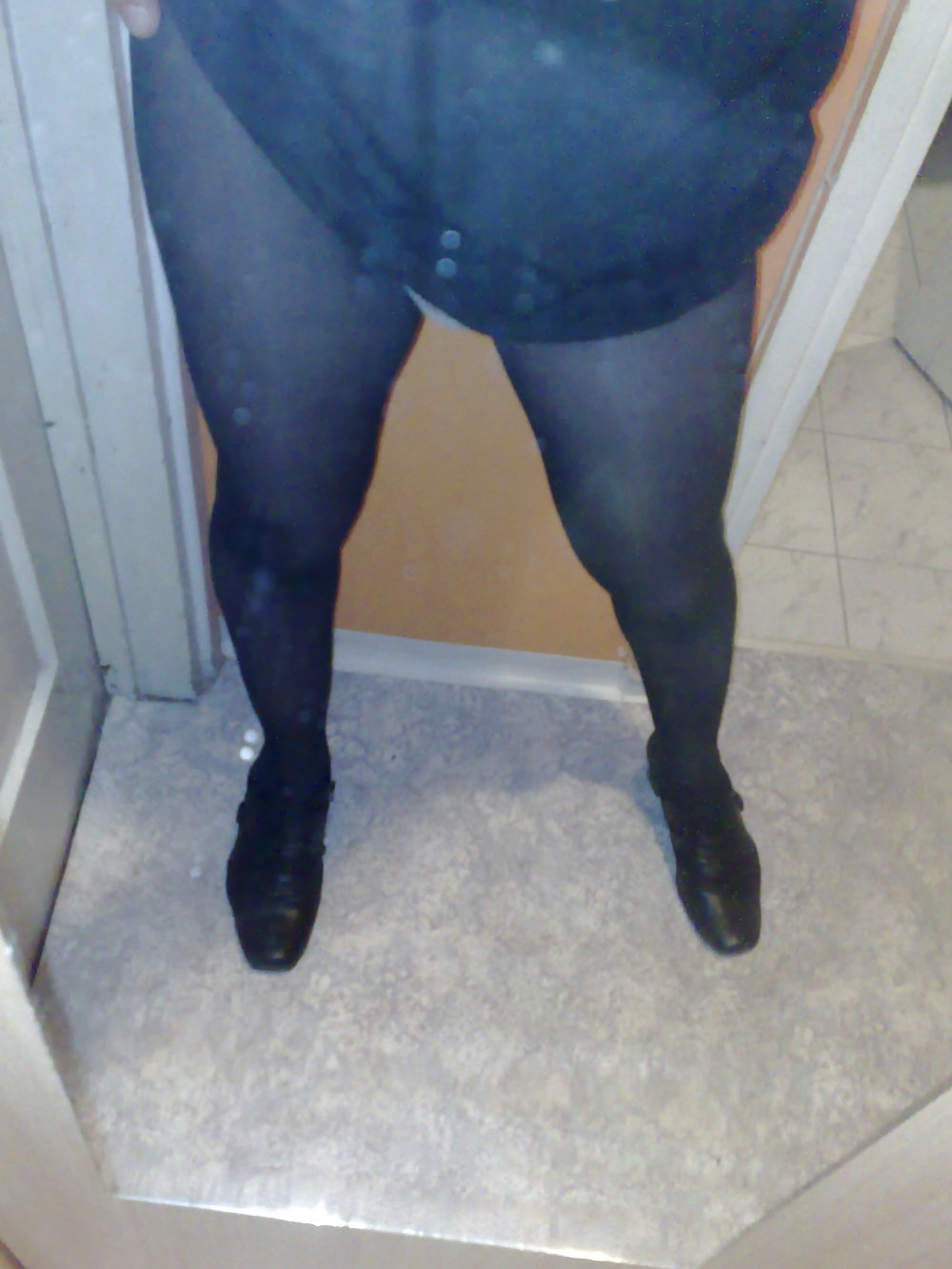 Black ph, pink thongs, black dress & black saloon heels #135406
