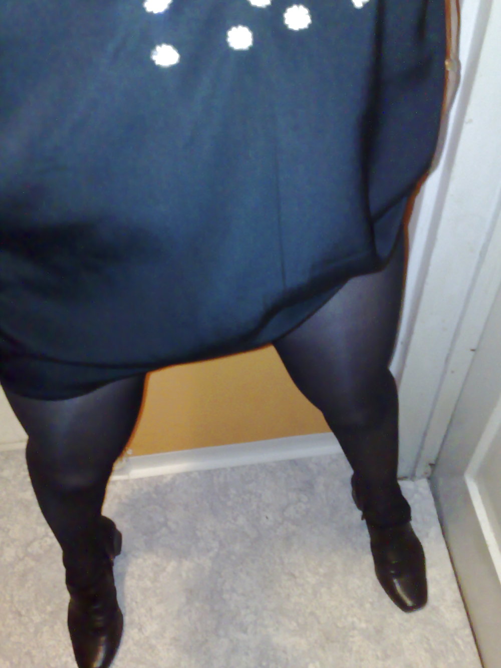 Black ph, pink thongs, black dress & black saloon heels #135417