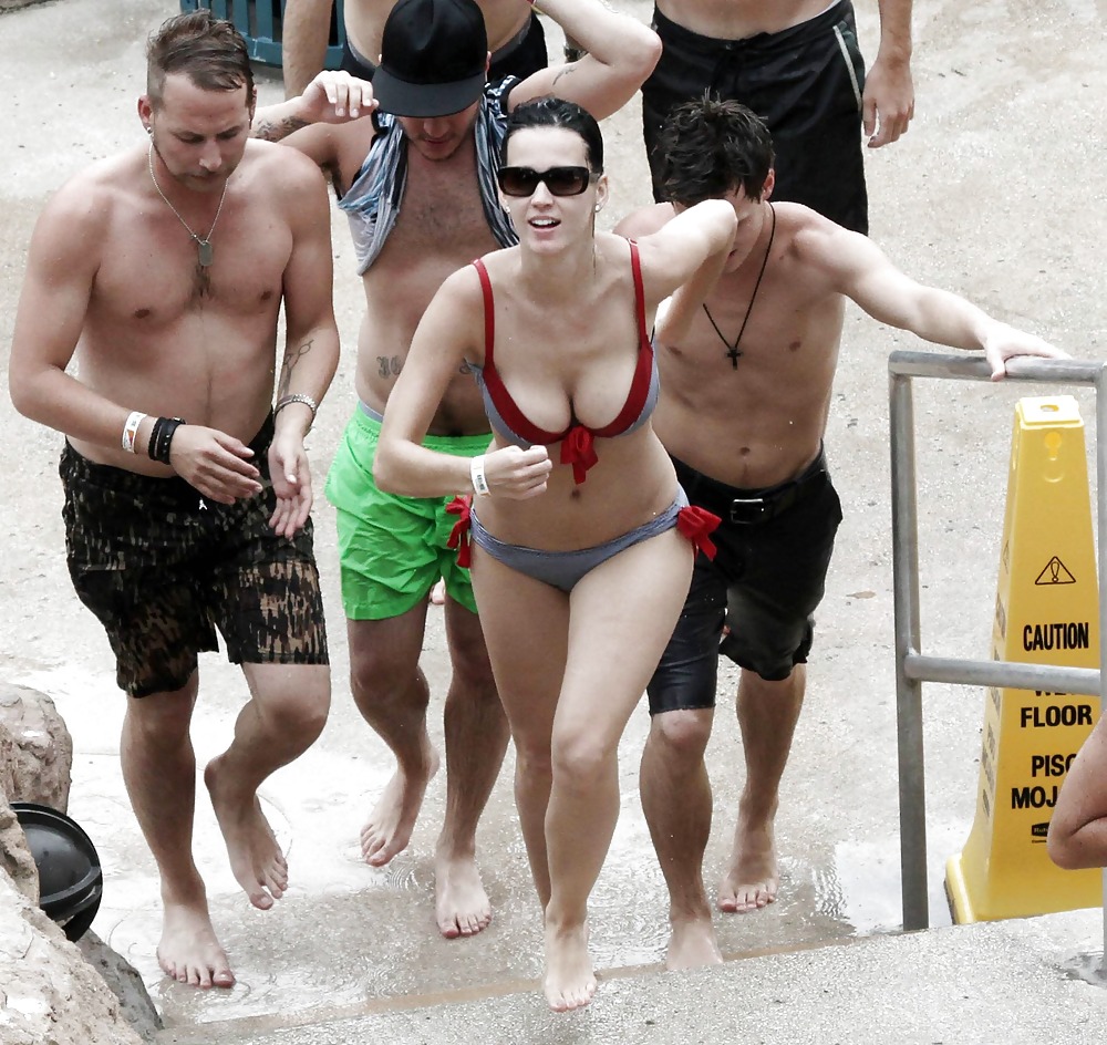 Katy Perry Bikini Candids at Atlantis Paradise Island #1972471