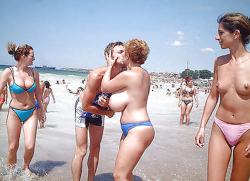 Mujeres que ves en la playa y que te hacen babear
 #21792314
