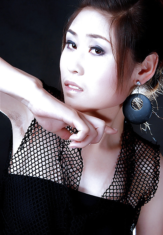 Photographie De Studio (belles Asians Avec Aisselles Poilues) #21149946