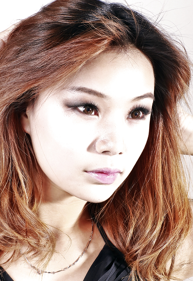 Photographie De Studio (belles Asians Avec Aisselles Poilues) #21150459