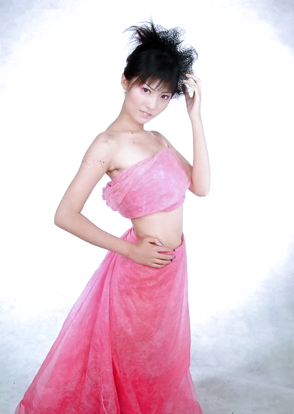 Photographie De Studio (belles Asians Avec Aisselles Poilues) #21150983