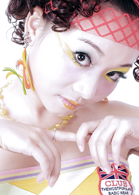 Photographie De Studio (belles Asians Avec Aisselles Poilues) #21151134