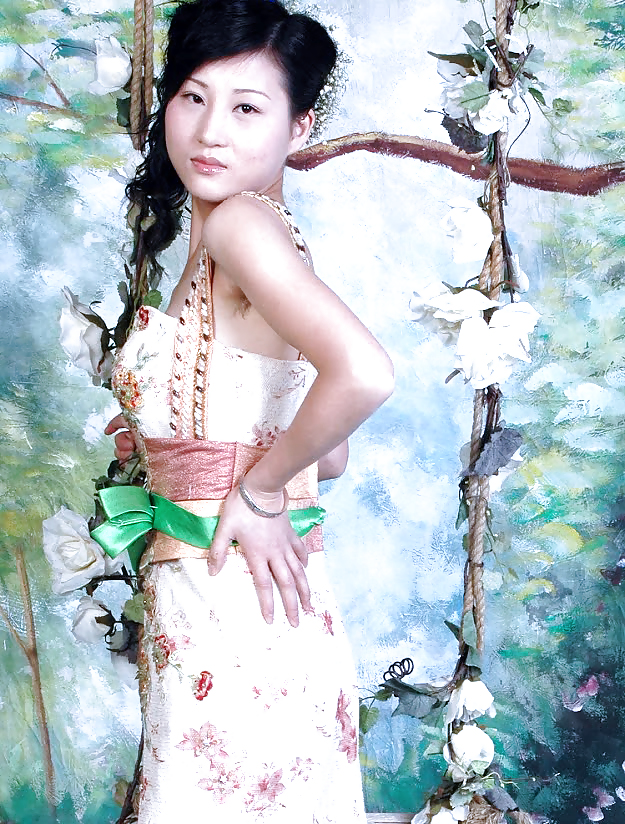 Photographie De Studio (belles Asians Avec Aisselles Poilues) #21151140