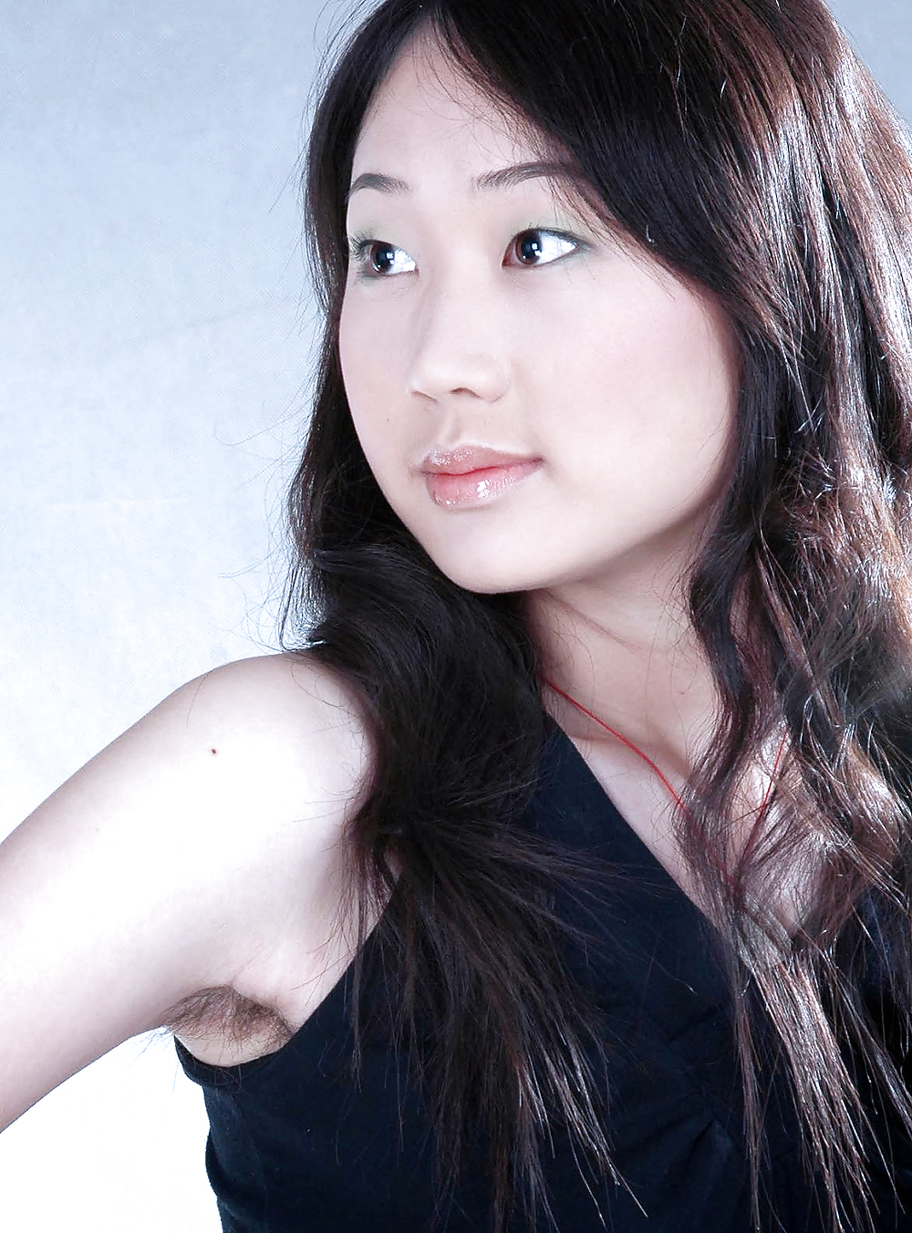 Photographie De Studio (belles Asians Avec Aisselles Poilues) #21151197