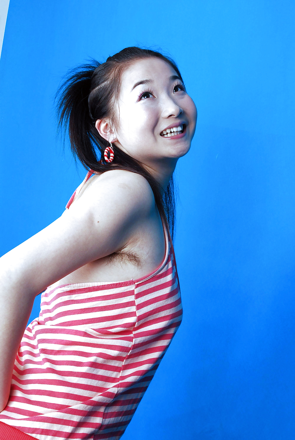 Photographie De Studio (belles Asians Avec Aisselles Poilues) #21151288