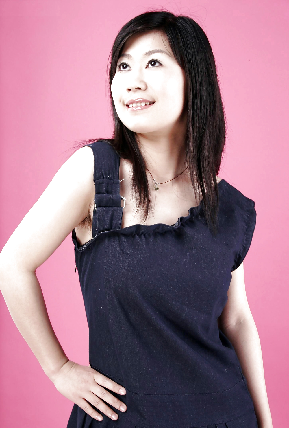 Photographie De Studio (belles Asians Avec Aisselles Poilues) #21151329