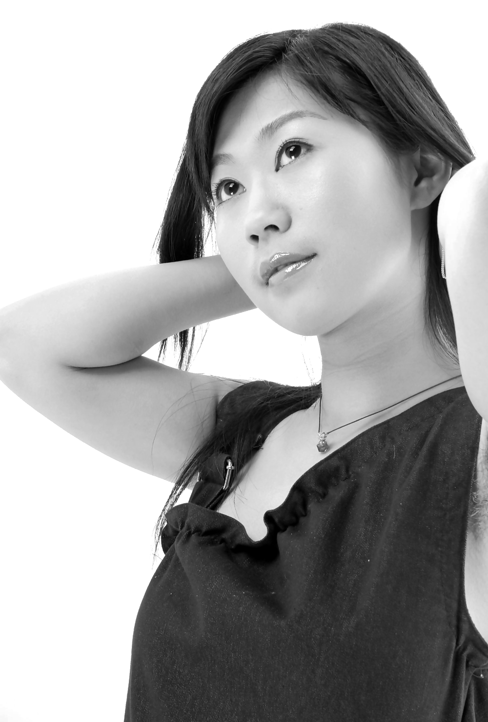 Photographie De Studio (belles Asians Avec Aisselles Poilues) #21151347