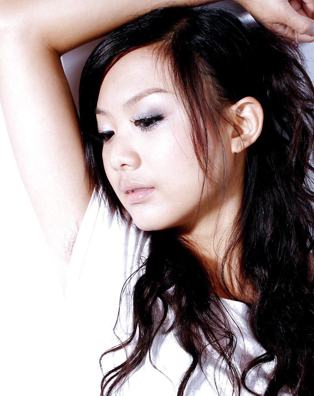 Photographie De Studio (belles Asians Avec Aisselles Poilues) #21151970