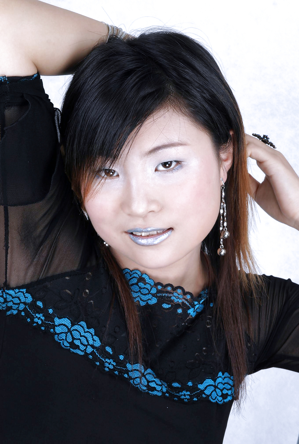 Photographie De Studio (belles Asians Avec Aisselles Poilues) #21152065