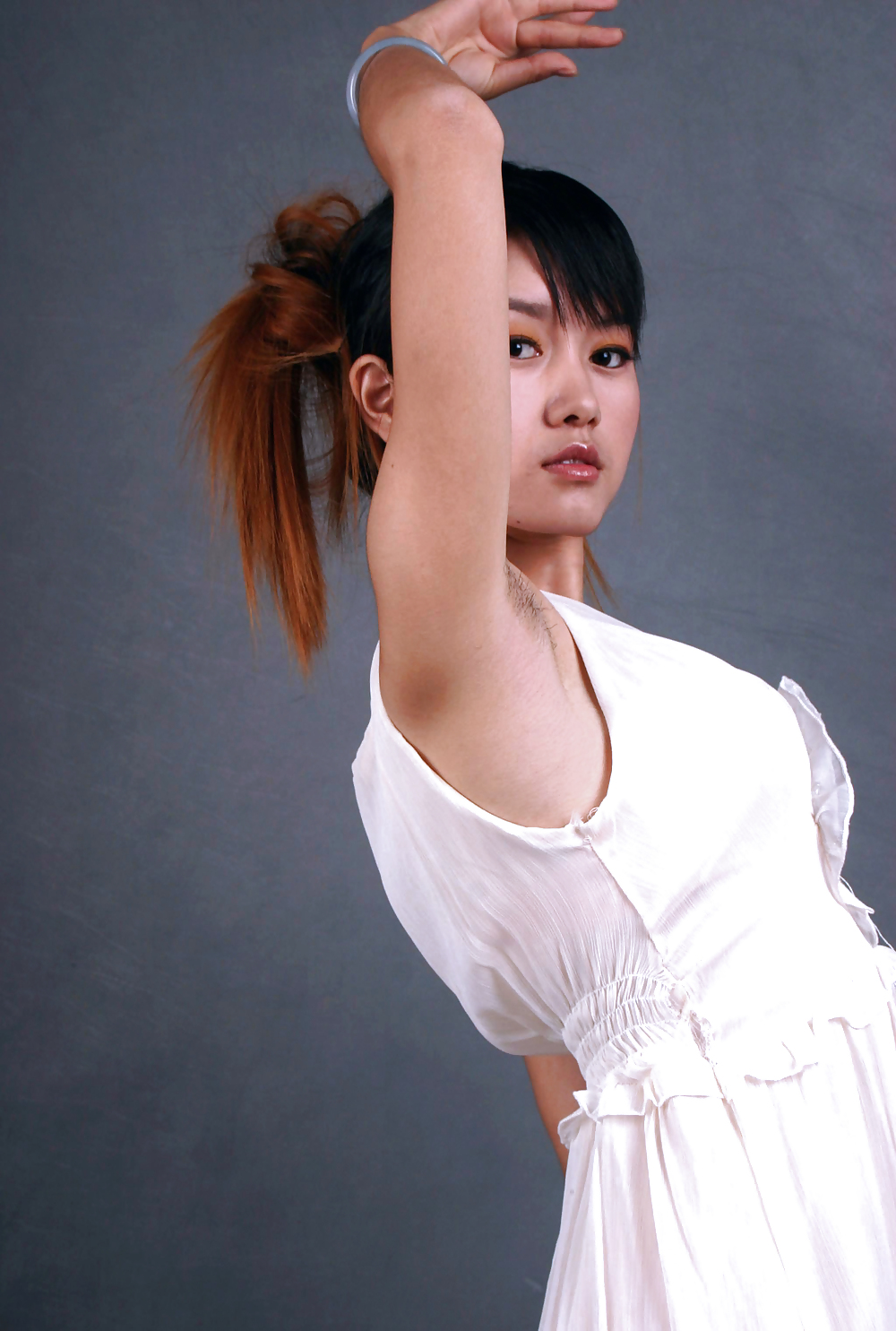 Photographie De Studio (belles Asians Avec Aisselles Poilues) #21152693