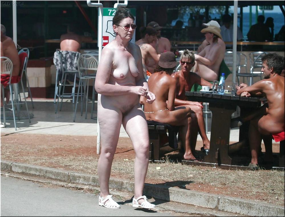 Mayores nudistas de playa
 #371366