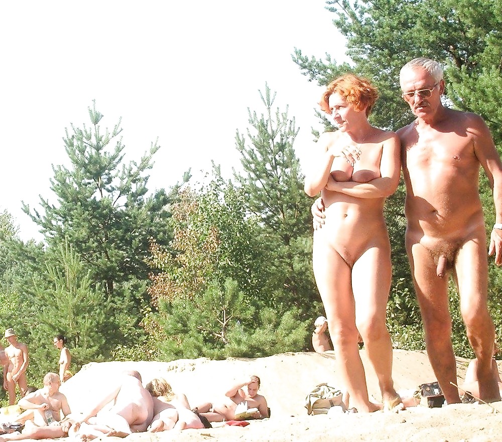 Mayores nudistas de playa
 #371431