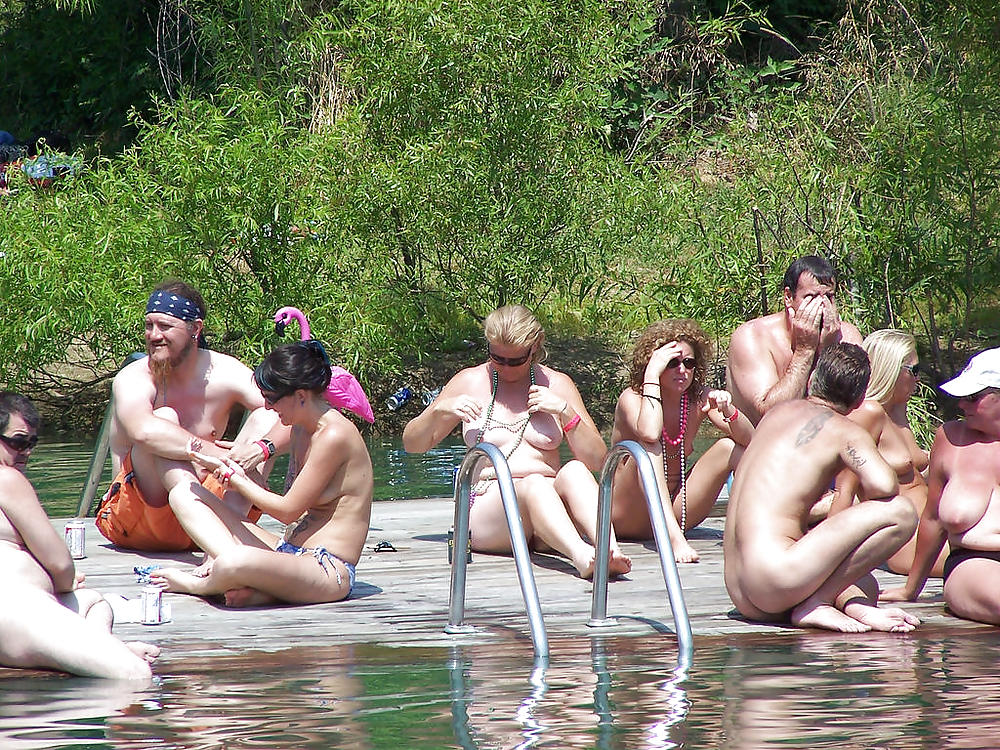 Mayores nudistas de playa
 #371652