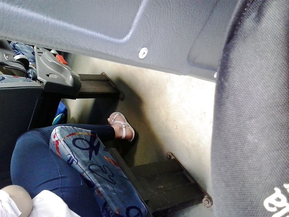 Piedi incontrati nel bus
 #18115894