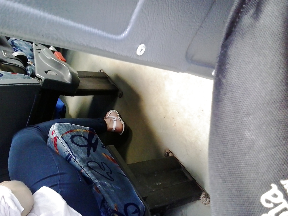 Füße Im Bus Getroffen #18115943
