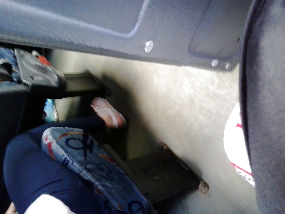 Piedi incontrati nel bus
 #18115985