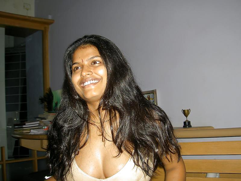 Tía india arpitha
 #2876636