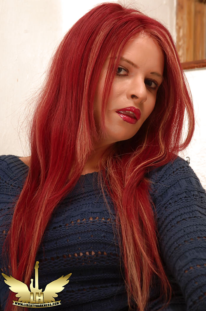 Sexy rossa con i capelli rossi
 #11451232