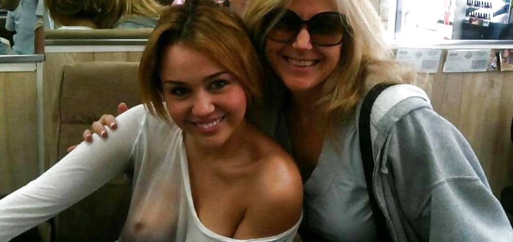 Miley + Selena  #16011530