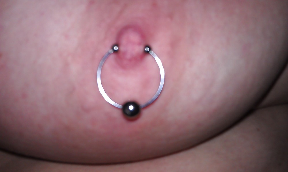 Gf Trägt Ihren Neuen Nippel Schmuck #16465535