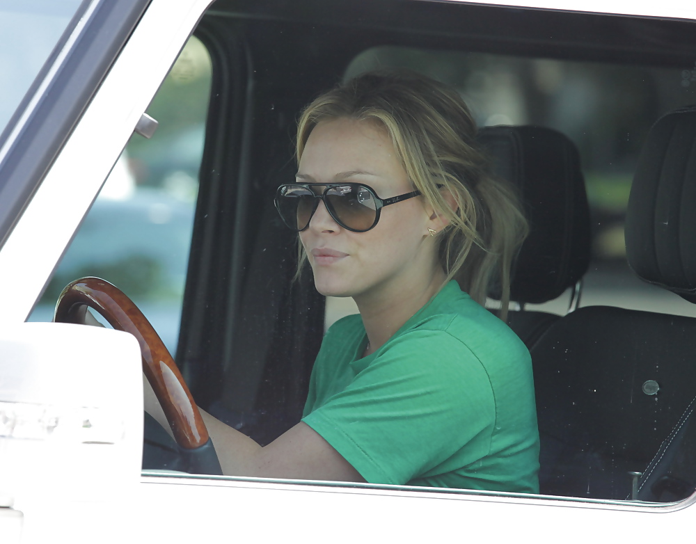 Hilary duff out n about toluca lake
 #5818239