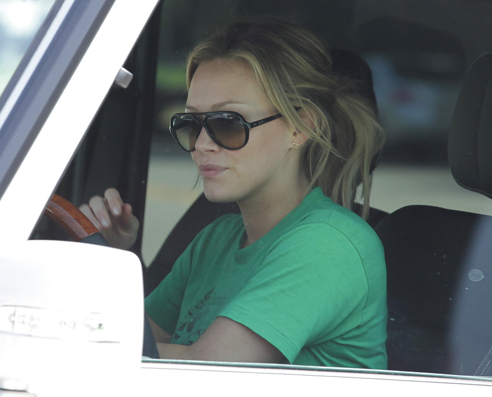 Hilary duff out n about toluca lake
 #5818260