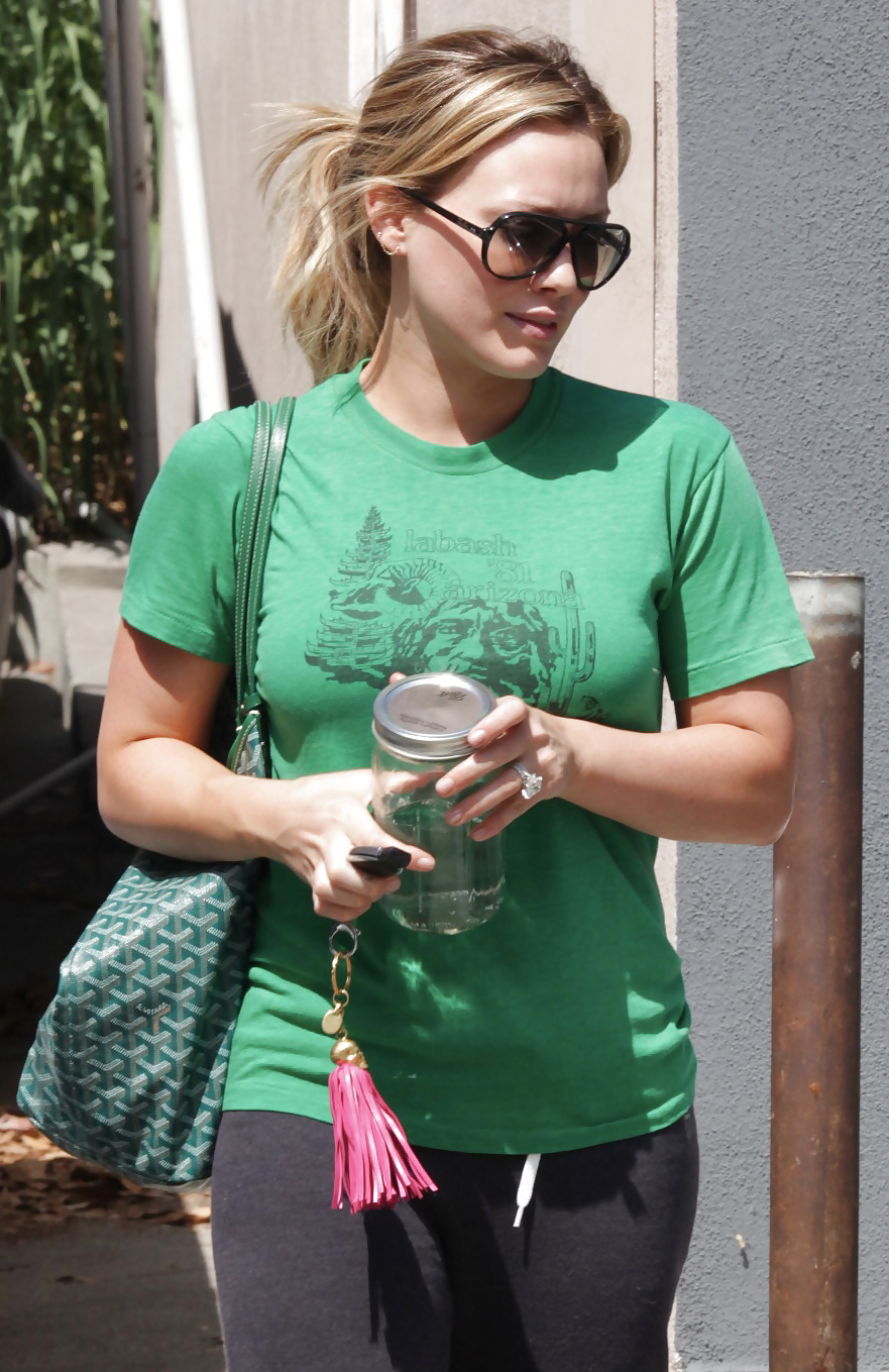 Hilary duff out n about toluca lake
 #5818268