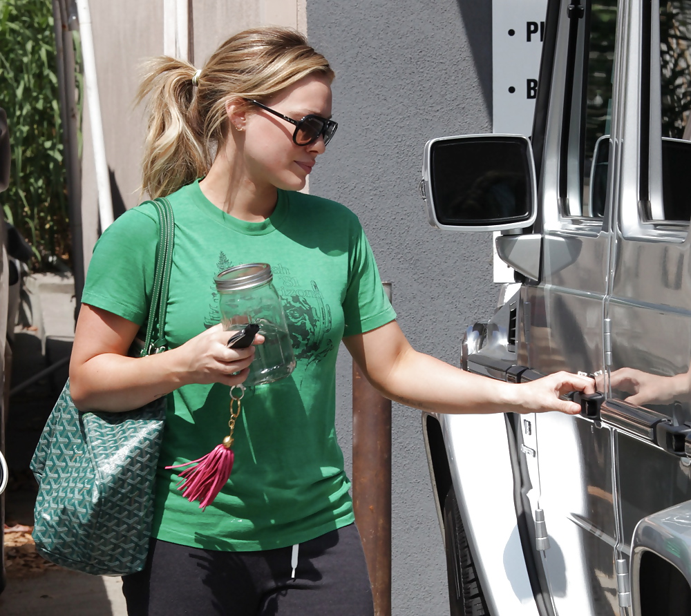 Hilary duff out n about toluca lake
 #5818289
