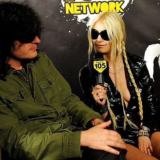 Taylor Momsen in her boob & nip-tape gear #4296982