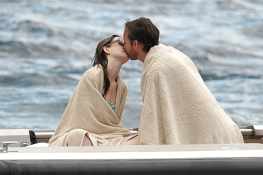Anne Hathaway - swimsuit on vacation in Italy #4757310