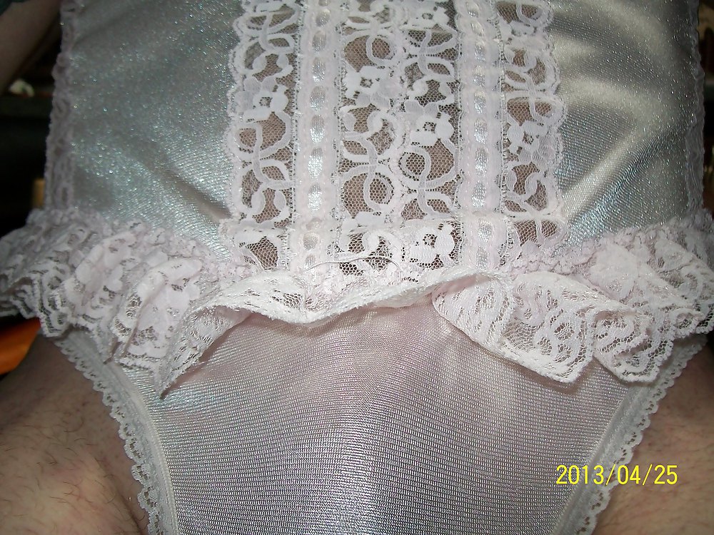 Jugando en un teddy rosa
 #17870893