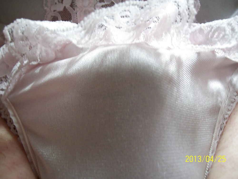 Jugando en un teddy rosa
 #17870913