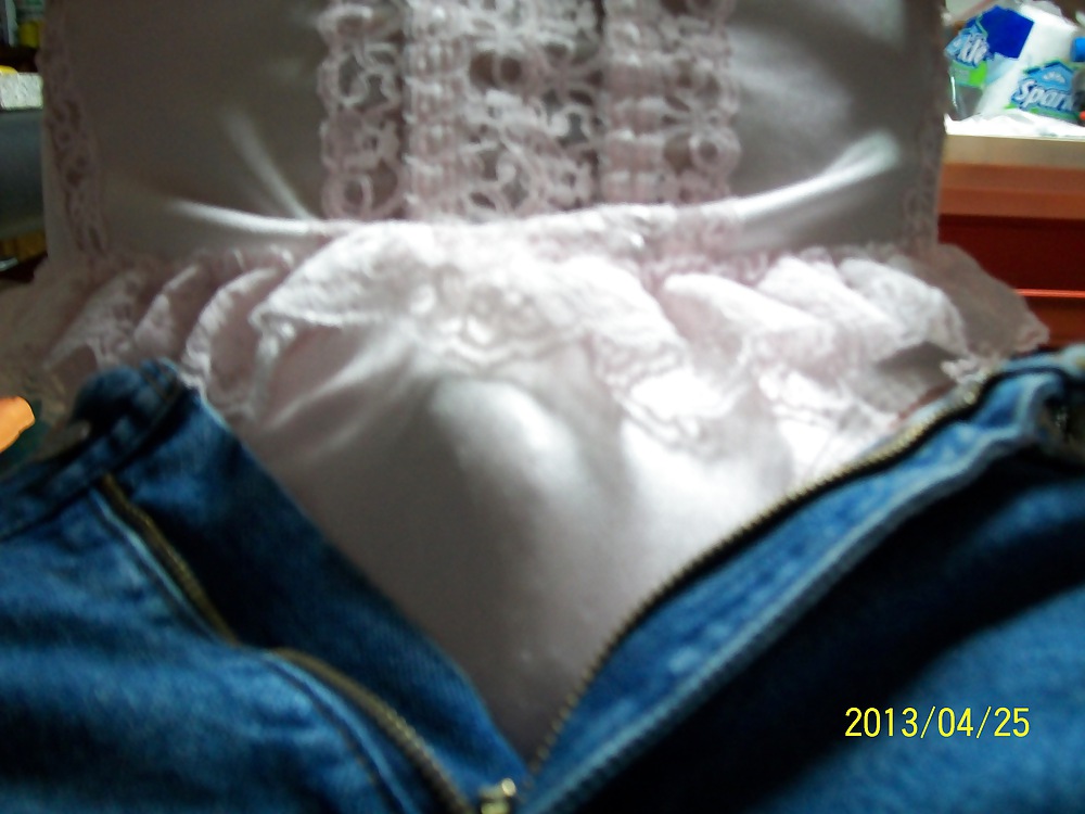 Jugando en un teddy rosa
 #17870918